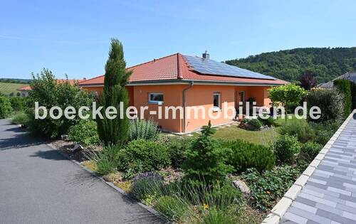  bezeichnen dieses Neubau-Einfamilienhaus