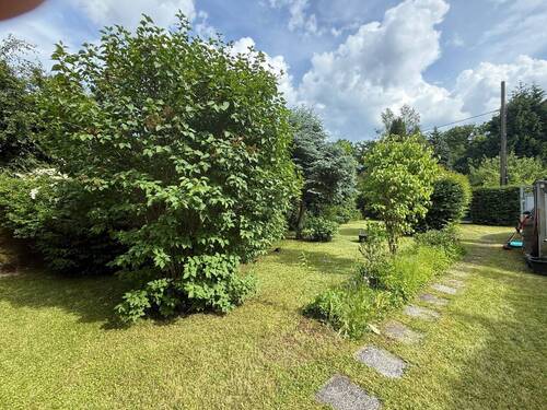Blick in den Garten - Grundstück zum Kaufen in Erfurt
