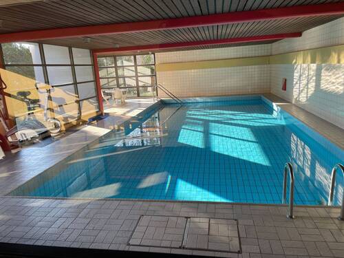 Innenschwimmbad - Etagenwohnung mit 141,00 m&sup2; in Saarbrücken zur Miete