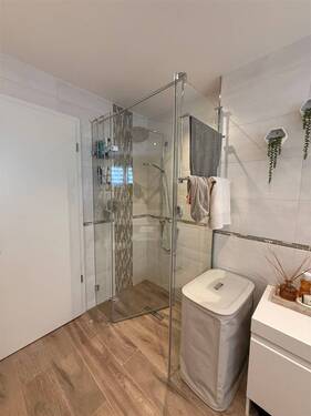 Masterbad mit Walk-In Dusche - 
