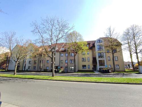 Theodor-Heuss-Allee 11, 13, 15 Blick auf die Eingangsbereiche.jpg - 