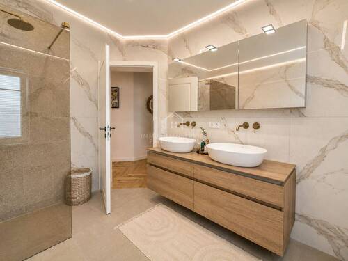 Erdgeschoss Badezimmer - 