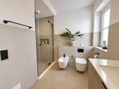 Dachgeschoss Badezimmer Blick Richtung Dusche - 