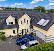 Umfangreich modernisiertes Zweifamilienhaus mit 3 nutzbaren Einheiten, Terrassen, Balkon und Garage - Eichenzell / Welkers