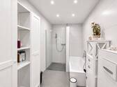 Souterrain Badezimmer Blick Richtung Dusche - 