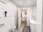Souterrain Badezimmer Blick Richtung Flur - 