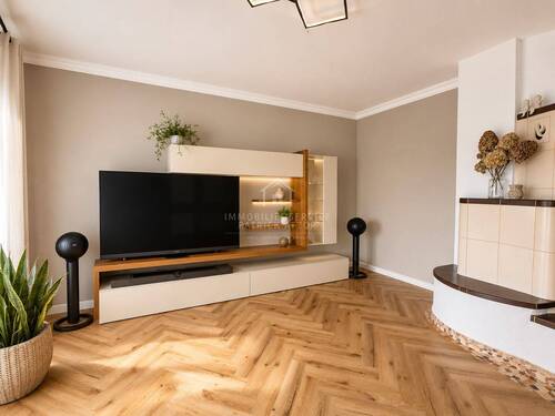 Erdgeschoss Wohnzimmer Blick Richtung Fernseher - 