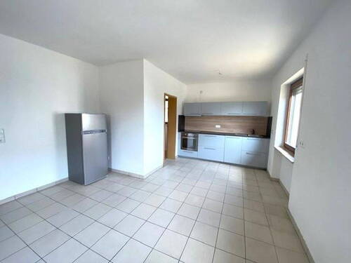 Küche mit Kühlschrank - 