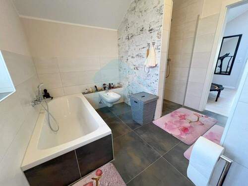 Badezimmer 2 Dachgeschoss - 