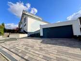 Einfahrt zur Doppelgarage - Einfamilienhaus mit 204,60 m² in Butzbach / Griedel zum Kaufen