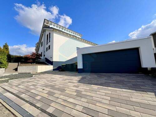 Einfahrt zur Doppelgarage - Einfamilienhaus mit 204,60 m² in Butzbach / Griedel zum Kaufen