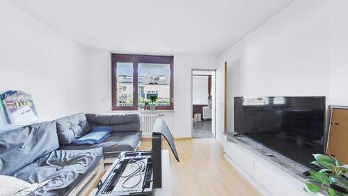 Wohnzimmer___Esszimmer - 2 Zimmer Etagenwohnung in Freiburg