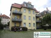Hofansicht mit Stellplätzen - 2 Zimmer Etagenwohnung zum Kaufen in Dresden