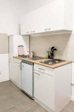 0006EG_Küchenzeile_Rechts 2 Zimmer Käthe Kollwitz 5 Forst - 