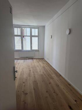 Eingang in die Wohnung - 1 Zimmer Etagenwohnung zur Miete in Stuttgart