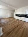 Küche und Wohnbereich - 1 Zimmer Etagenwohnung in Stuttgart
