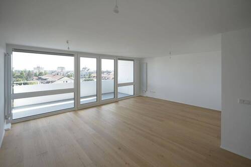 Wohn-/Essbereich - Erstbezug nach Sanierung: Traumhafte 2-Zi.-DG-Wohnung mit Südbalkon, Alpenblick & Aufzug
