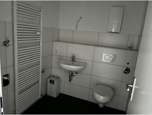 Flur mit hellem Bodenbelag und hellen Wänden.PNG - 3 Zimmer Etagenwohnung in Baunatal