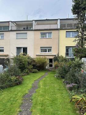 Ansicht Rückseite Garten 2 - 5 Zimmer Reihenmittelhaus in Frankfurt