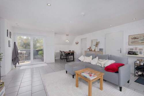 Wohn- und Essbereich - Sonnenstunden garantiert - 2-Zimmer-Wohntraum mit Dachterrasse in der Nähe der Alb!
