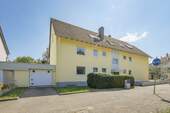 Hausfront - 2 Zimmer Etagenwohnung zum Kaufen in Karlsruhe