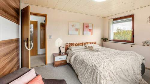 1. OG Schlafzimmer 2 - 