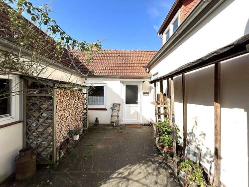 Außen Nebeneingang - 