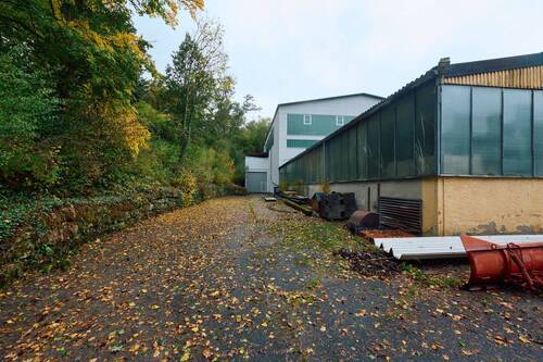 Gebäude 3 mit Blick zu Gebäude 4 - 