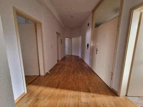 großzügiger Flur - Etagenwohnung mit 97,00 m&sup2; in Freiburg im Breisgau zum Kaufen