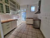 große Küche mit Balkon - 