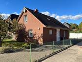 Ansicht - 5-Zimmer-Einfamilienhaus mit Wintergarten und zwei Garagen