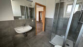 Badezimmer mit Dusche - 3 Zimmer Etagenwohnung zur Miete in Chemnitz