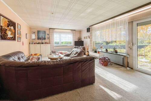 Wohnzimmer - 7 Zimmer Einfamilienhaus zum Kaufen in Wuppertal