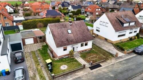Ansicht STraße - Freistehendes Einfamilienhaus mit Garten und viel Potenzial in ruhiger Lage von Nordstemmen