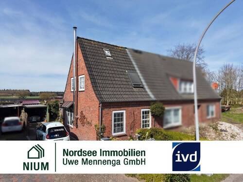 Außenansicht - NATURNAHES WOHNEN MIT BESONDEREM STIL - HAUSHÄLFTE MIT ANBAU