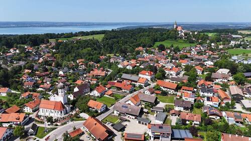 Luftbild Erling - VERKAUF: Baugrundstück für 3 Wohneinheiten auf 2 Baukörper-genehmigter Bauvorbescheid!