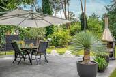 Terrasse mit Außenkamin und Einbau-Sonnenschirm - Einfamilienhaus mit 128,00 m² in Rangsdorf zum Kaufen