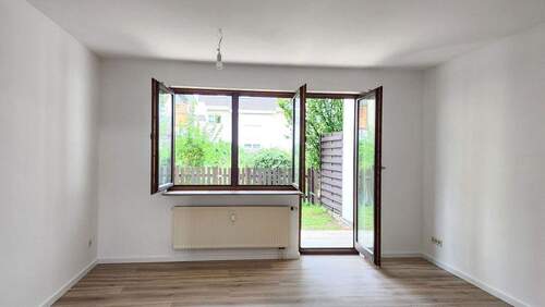 Wohnzimmer mit Terrassentür - 