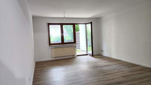 Wohnzimmer mit Terrassentür - 