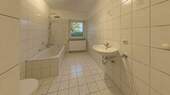 Bad - 4 Zimmer Etagenwohnung in Solms