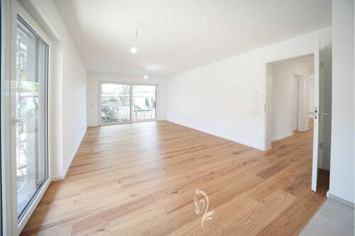 Wohn,- Esszimmer Blick Richtung Terrasse - 