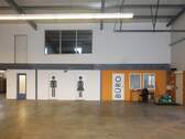Büro, Toiletten, Personalraum - 