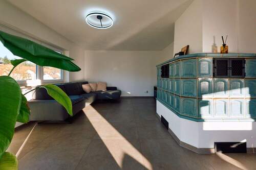 Erdgeschoss, Kachelofen mit Wohnbereich - 