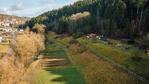 Wiese und Stall - 8 Zimmer Mehrfamilienhaus, Wohnhaus in Horb am Neckar