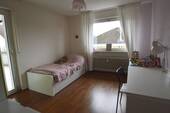 Obergeschoss-Zimmer 1 mit Zugang Balkon - 