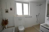 Erdgeschoss-Tageslicht Bad - 