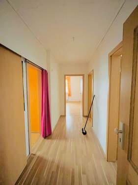 Flur - 3 Zimmer Etagenwohnung in Mügeln