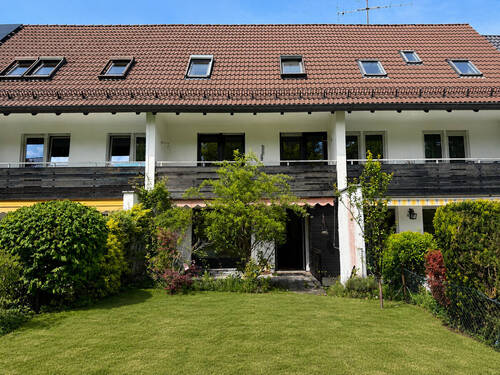 Aussenansicht - Gartenseite - Großzügiges Reihenmittelhaus mit Südgarten: 6 Zimmer, Balkon & Hobbyraum in Baldham