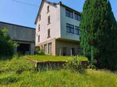 Tiefenstein Rückseite mit Garagengebäude.jpg - Einfamilienhaus mit 225,00 m&sup2; in Idar-Oberstein zum Kaufen