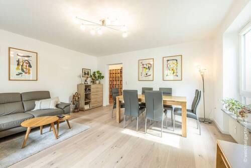 Helles Wohnzimmer - Etagenwohnung mit 75,00 m² in München zum Kaufen